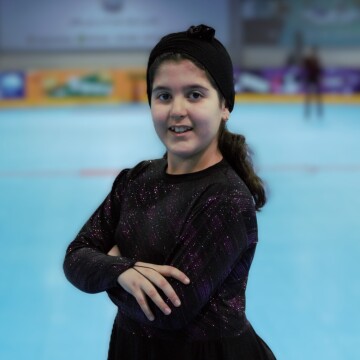 آوینا صالحی